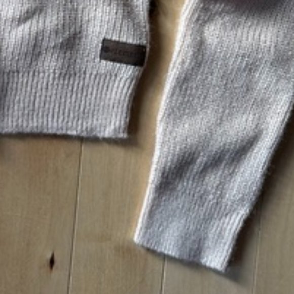 Women's Sweater - Picture 3 of 5